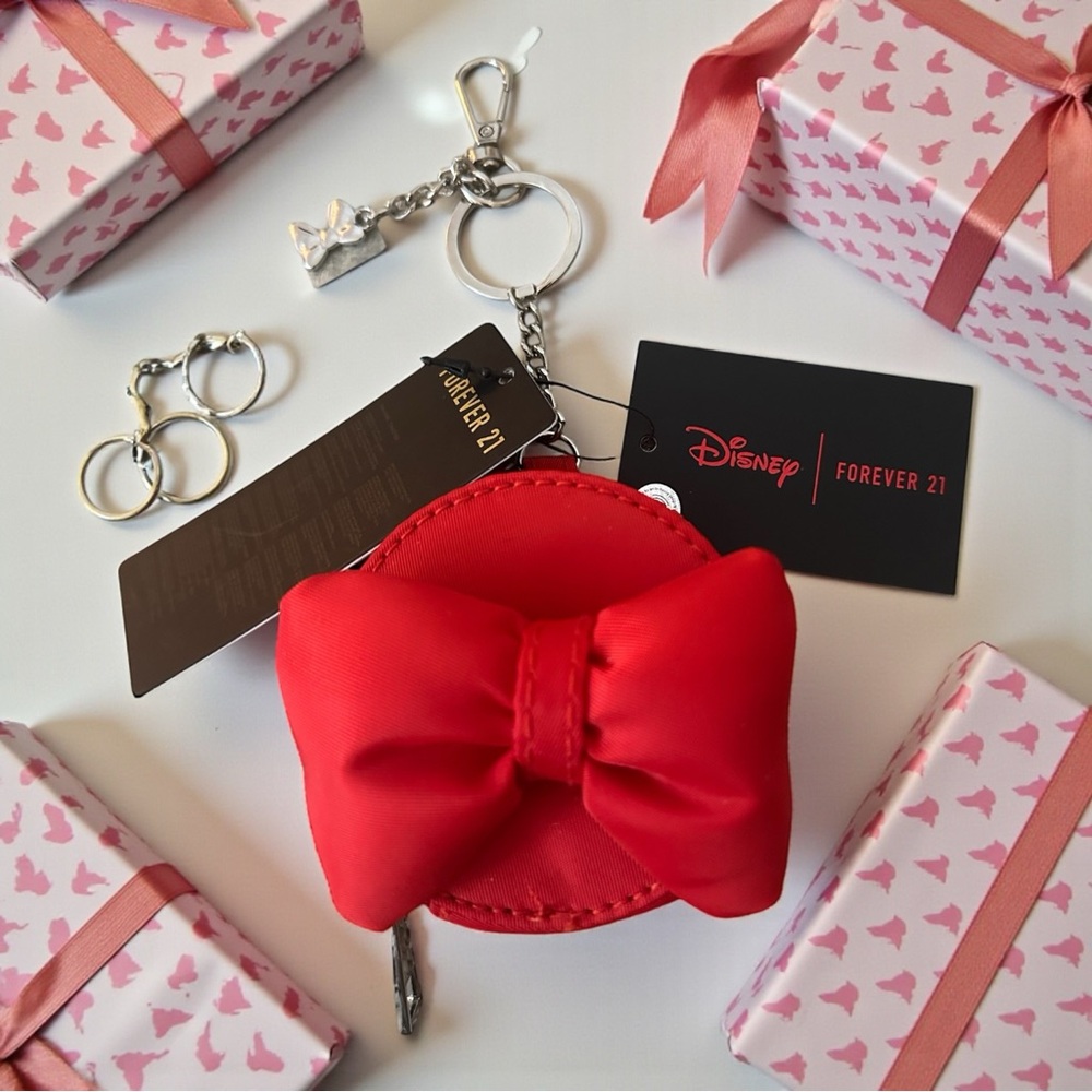 Forever 21 & Disney Minnie Mouse Red Bow Keychain Coin Purse & Wallet NWT‎